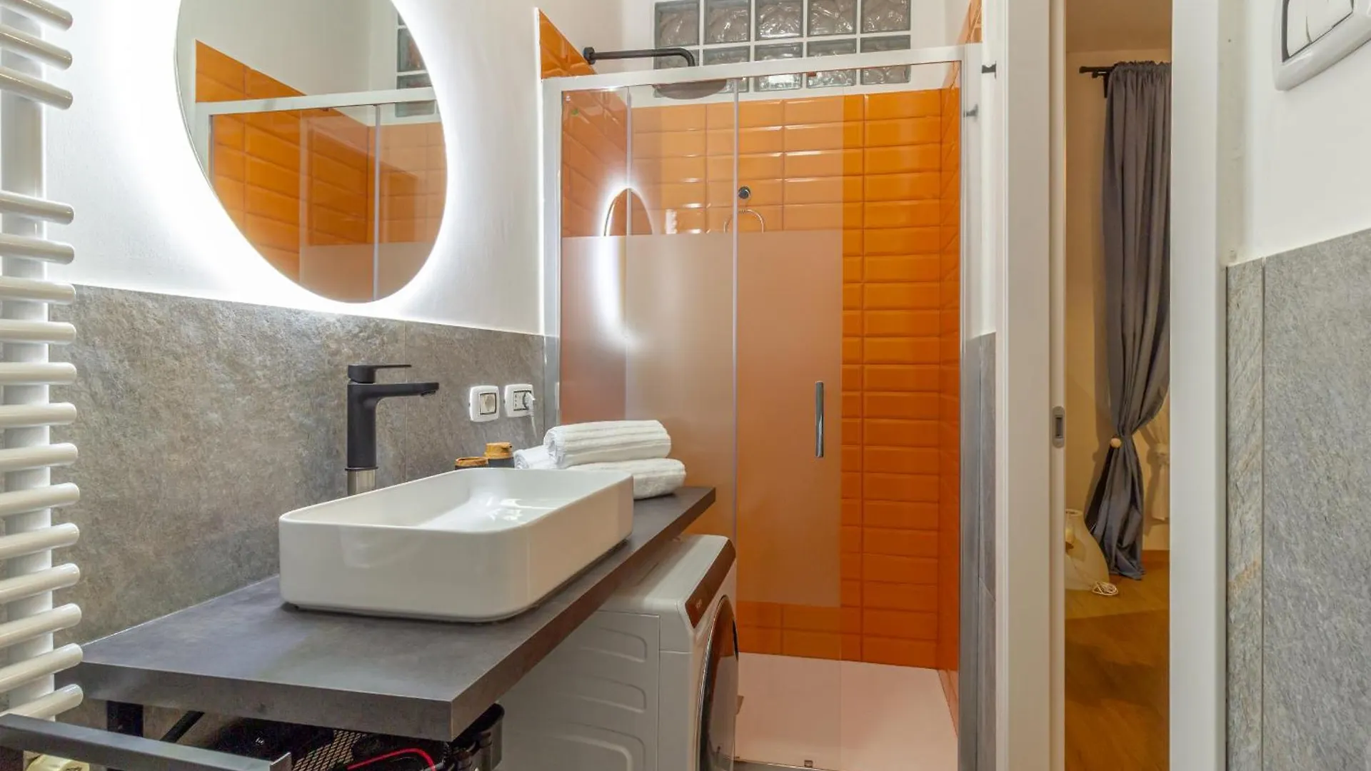 Cozy Threeroom Apartment In The Heart Of Bologna 0*,  Italy